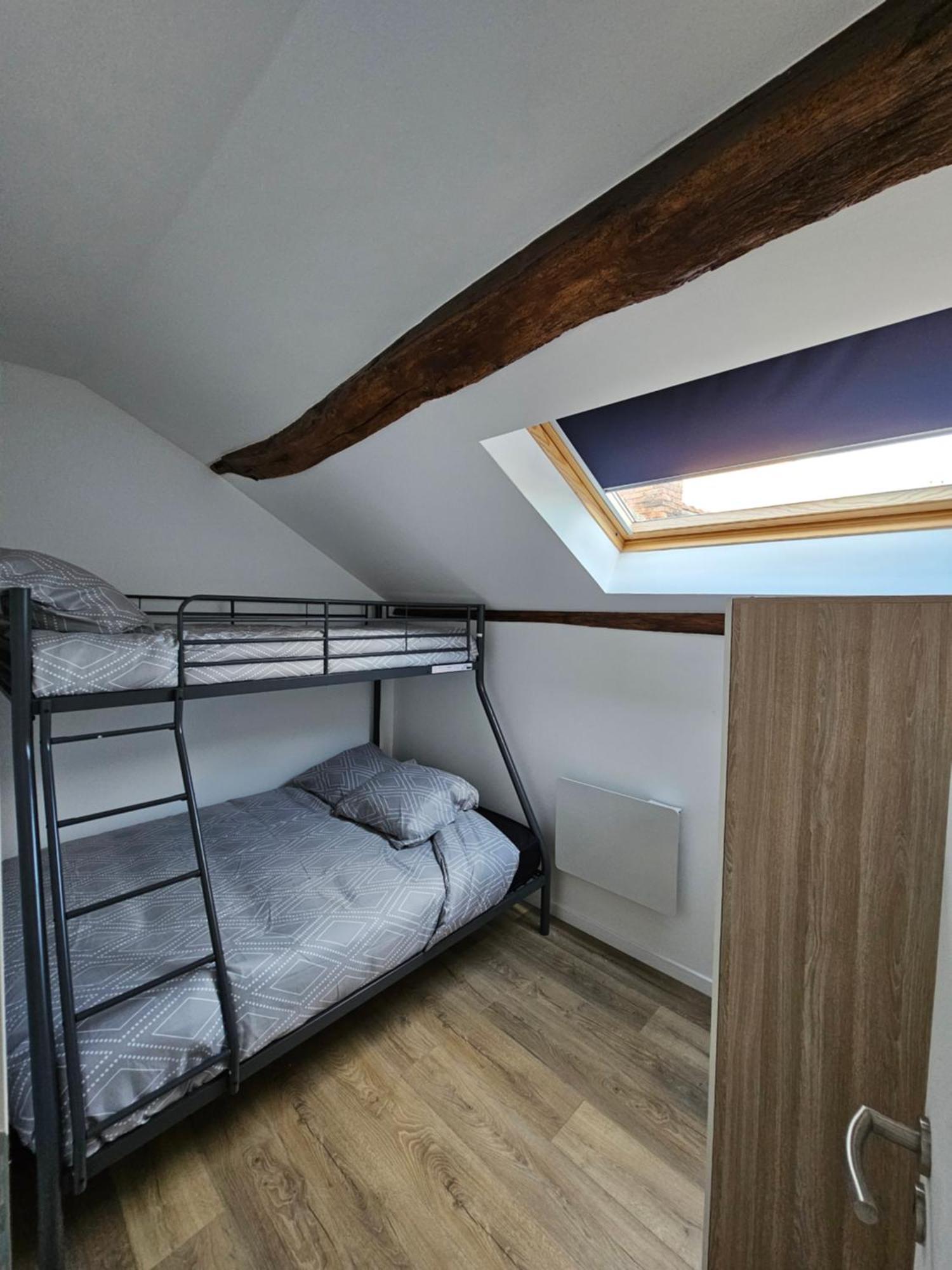 Joli Appartement Mansarde Decize Eksteriør billede